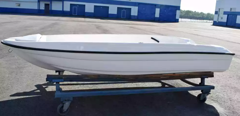 Стеклопластиковая лодка Пингвин (тримаран) в Новомосковске