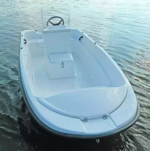 Стеклопластиковая лодка Пингвин с консолью (тримаран) в Новомосковске