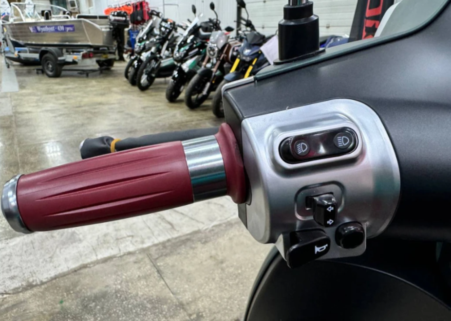 Скутер PROMAX Miami 240 (49) в Новомосковске