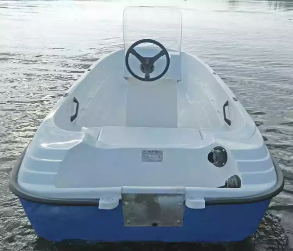 Стеклопластиковая лодка Пингвин с консолью (тримаран) в Новомосковске