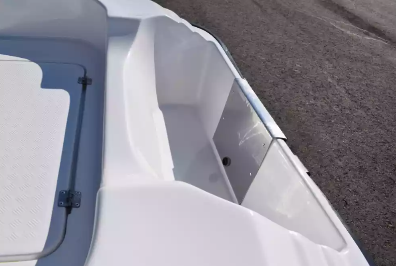 Стеклопластиковая лодка Пингвин (тримаран) в Новомосковске