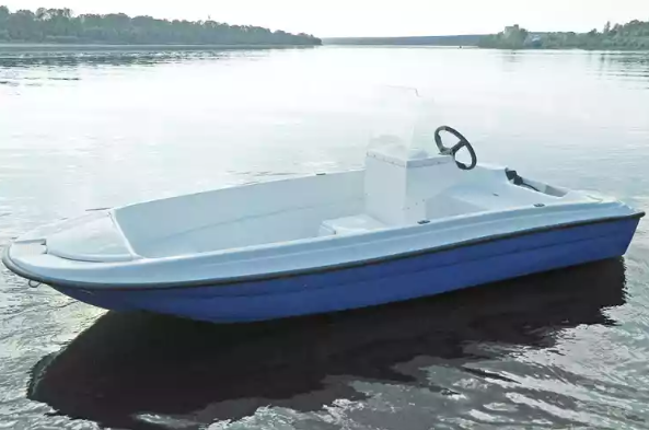 Стеклопластиковая лодка Пингвин с консолью (тримаран) в Новомосковске