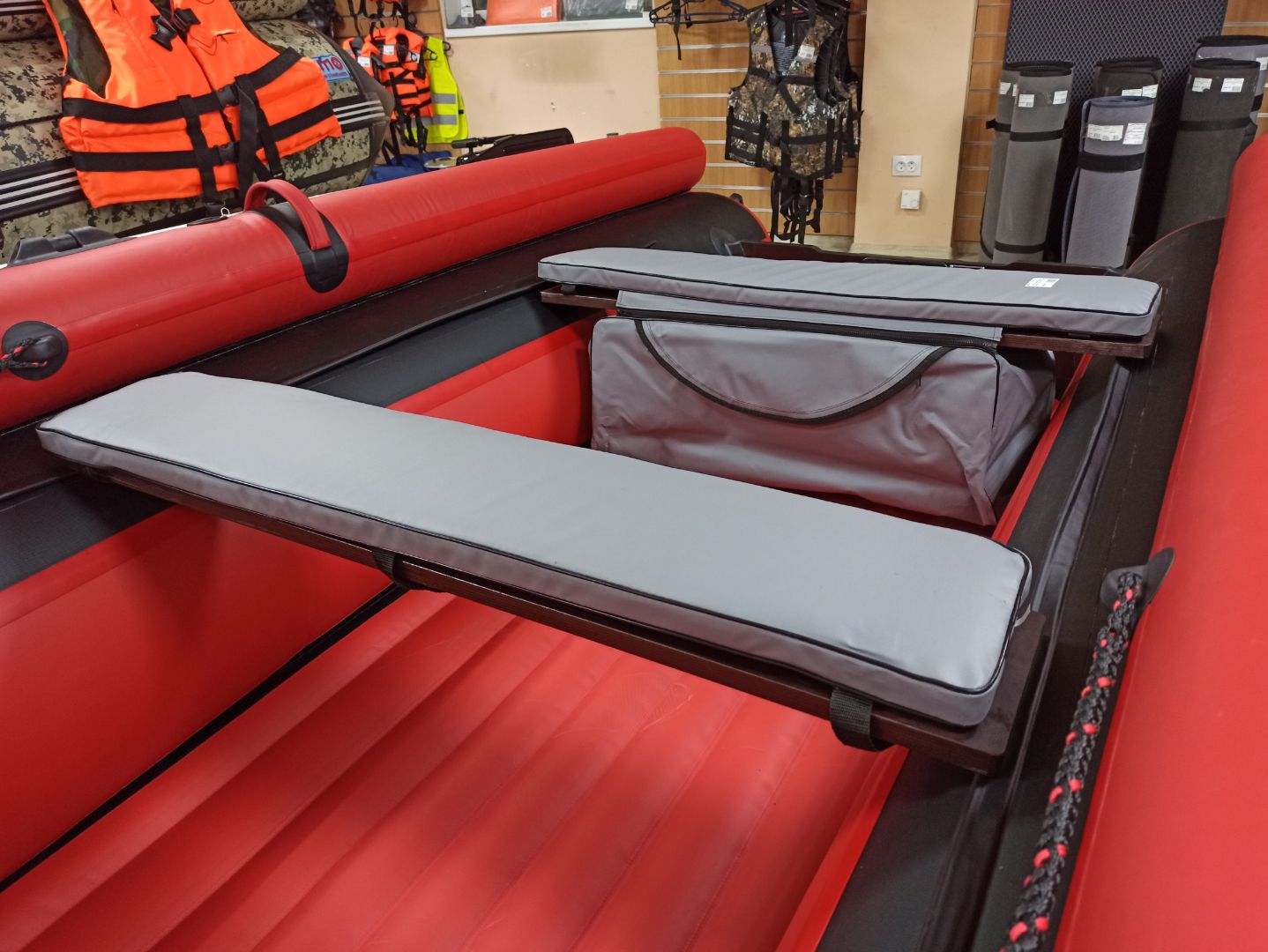 КОМПЛЕКТ МЯГКИХ НАКЛАДОК С СУМКОЙ ДЛЯ ЛОДОК 90Х20 СЕРЫЙ в Новомосковске