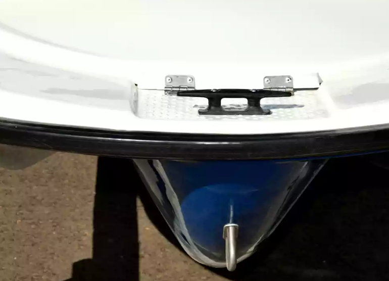 Стеклопластиковая лодка Пингвин с консолью (тримаран) в Новомосковске