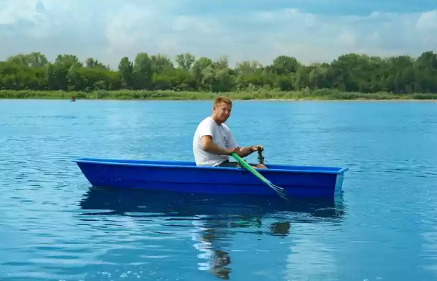 Стеклопластиковая лодка Малютка в Новомосковске