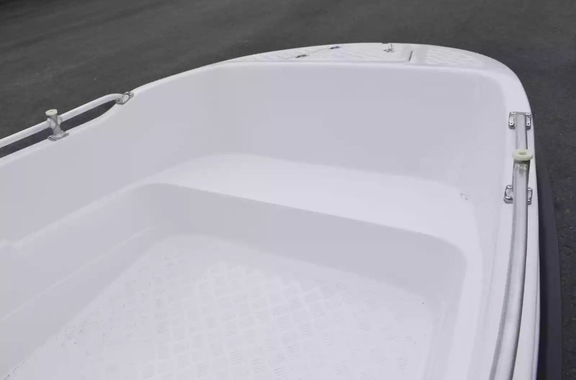 Стеклопластиковая лодка Пингвин New (тримаран) в Новомосковске