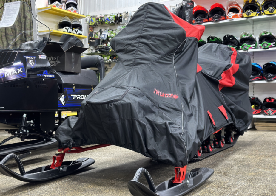 Чехол транспорт. снегохода IKUDZO HUNTER черно-красный Оксфорд ПРЕМИУМ качества с лого IKUDZO в Новомосковске