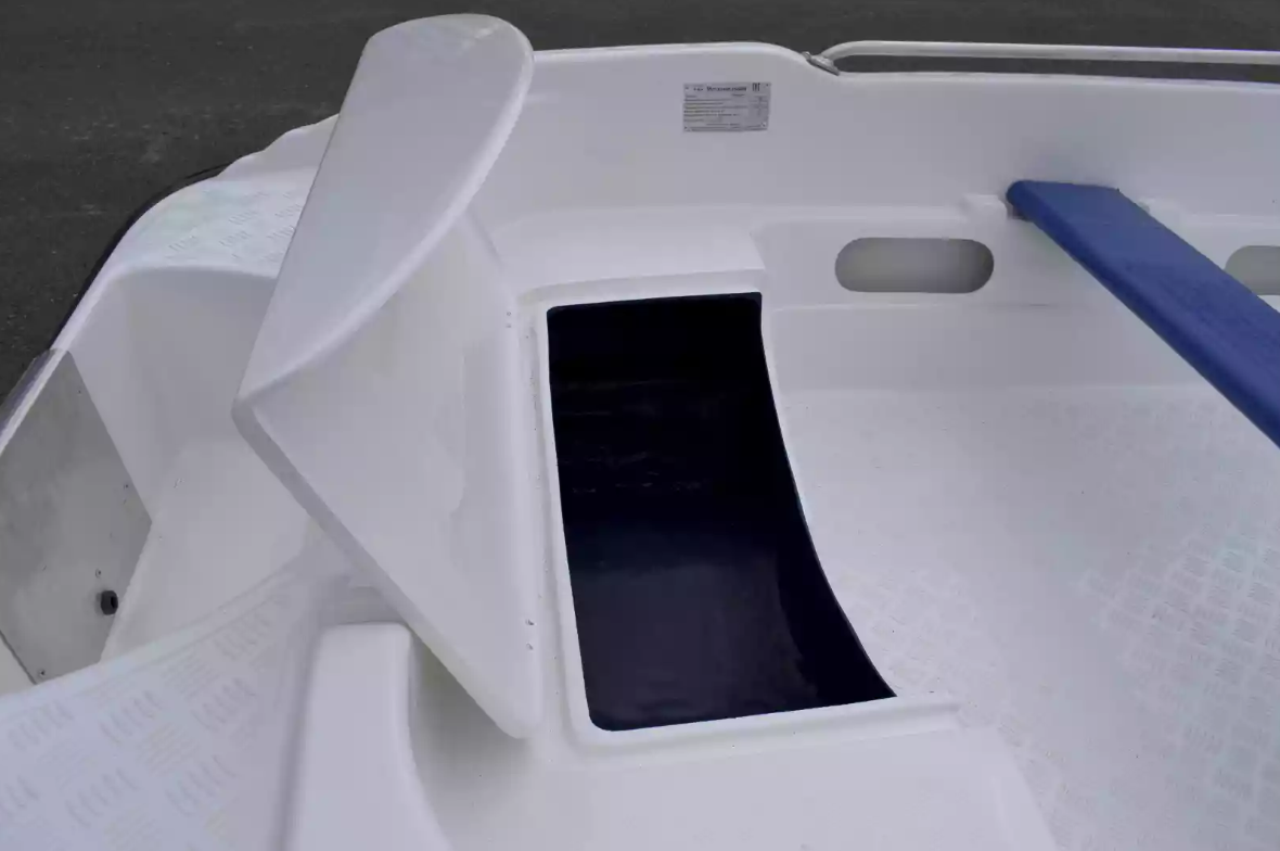 Стеклопластиковая лодка Пингвин New (тримаран) в Новомосковске