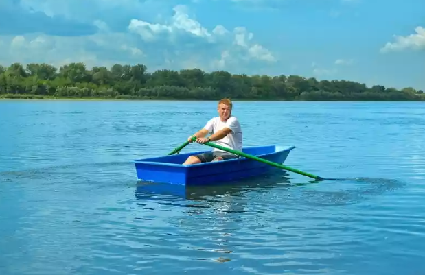 Стеклопластиковая лодка Малютка в Новомосковске