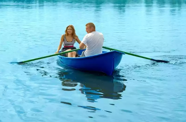 Стеклопластиковая лодка Дельфин в Новомосковске