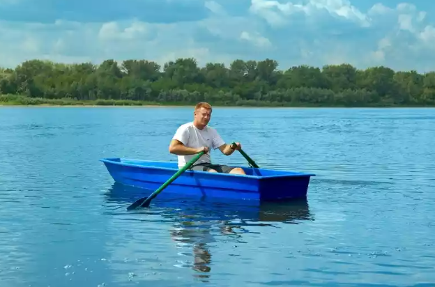 Стеклопластиковая лодка Малютка в Новомосковске