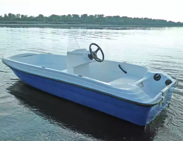 Стеклопластиковая лодка Пингвин с консолью (тримаран) в Новомосковске