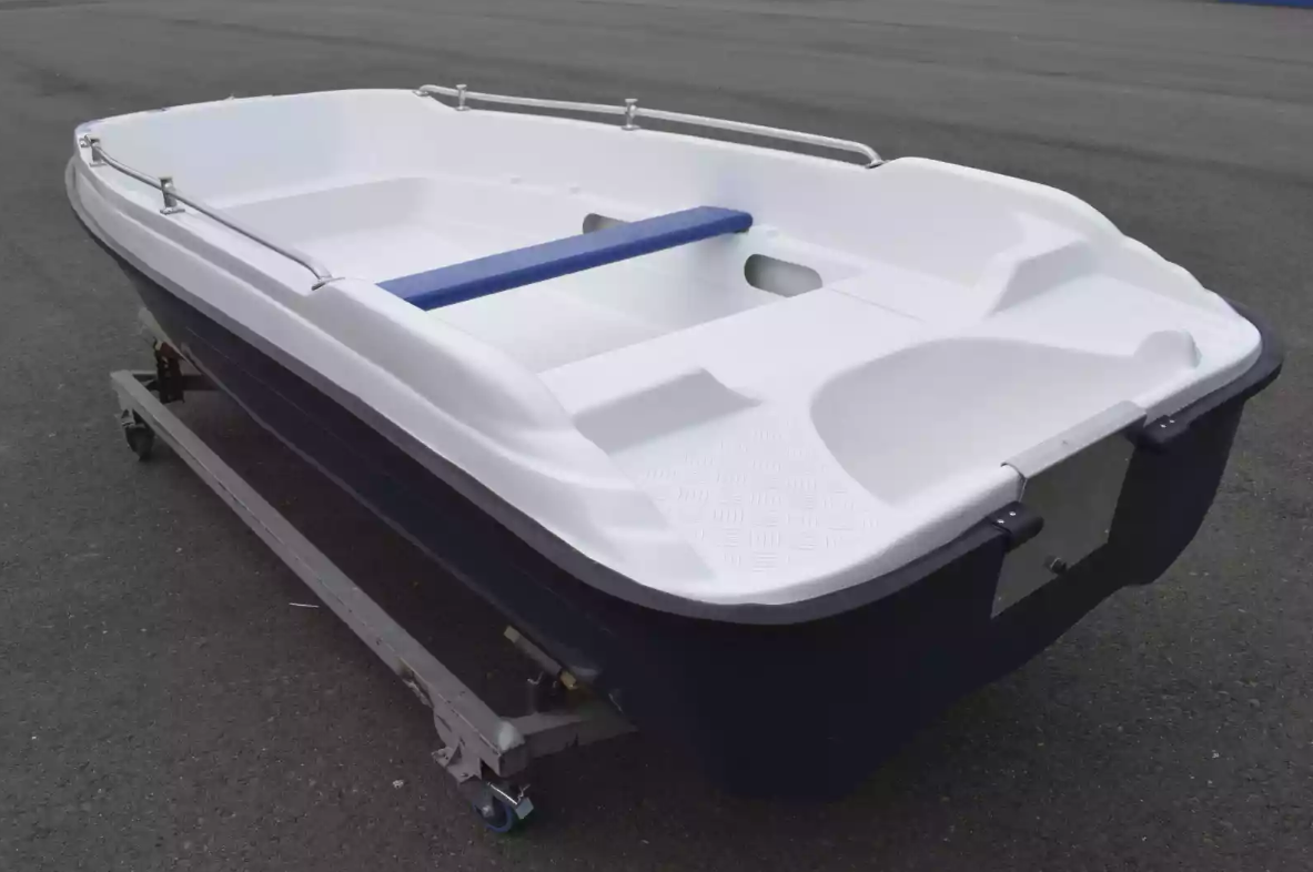 Стеклопластиковая лодка Пингвин New (тримаран) в Новомосковске