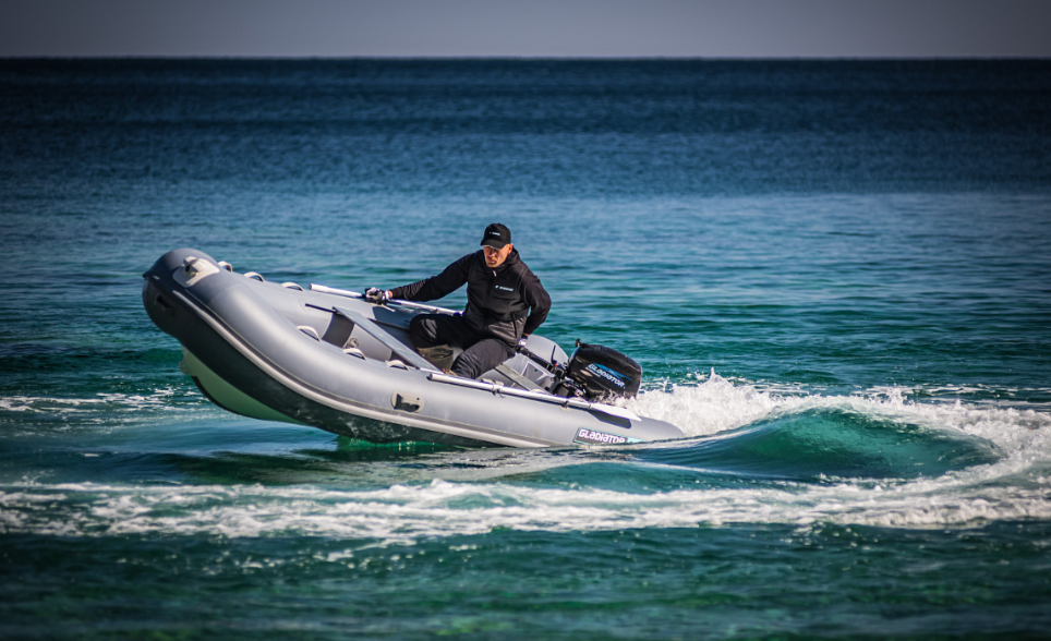 Лодка GLADIATOR RIB380AL в Новомосковске