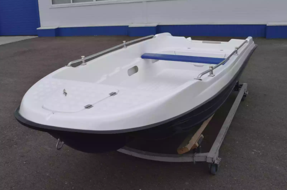 Стеклопластиковая лодка Пингвин New (тримаран) в Новомосковске
